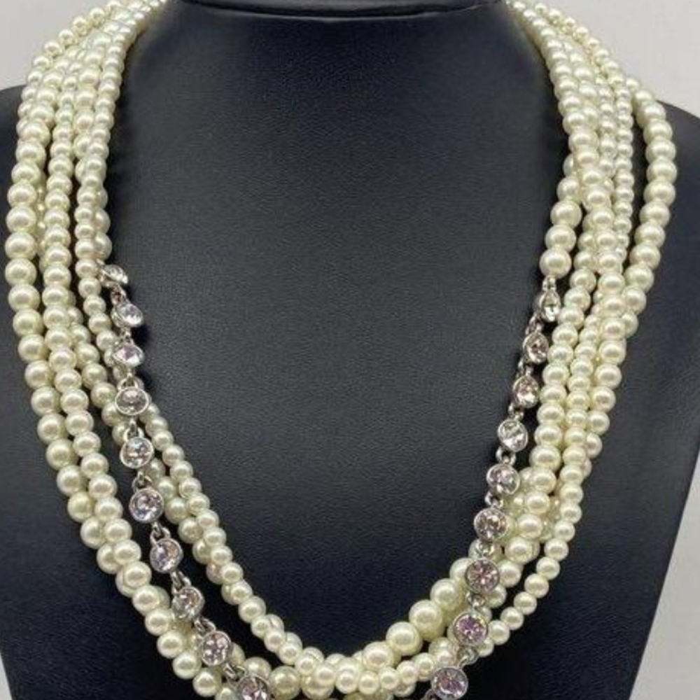 Elegant Pearl and Silver Necklace